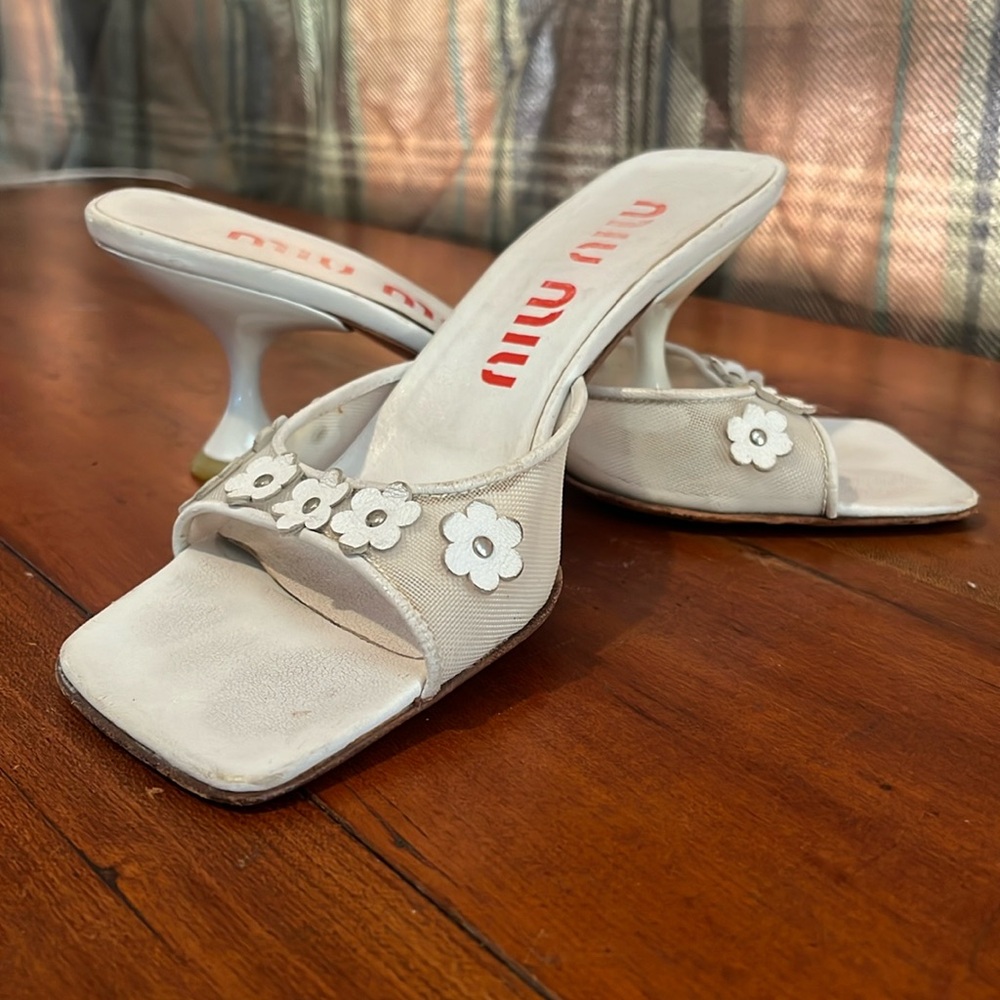 Vero Cuoio white sandals